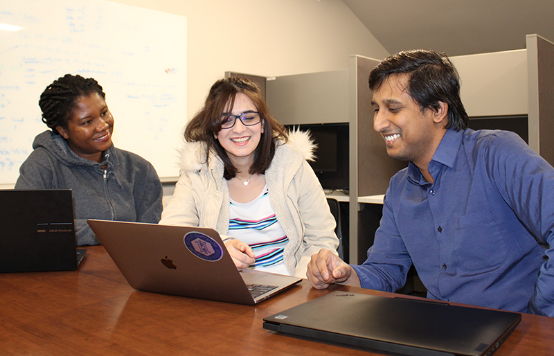 Tennessee Tech professor chats with two students.