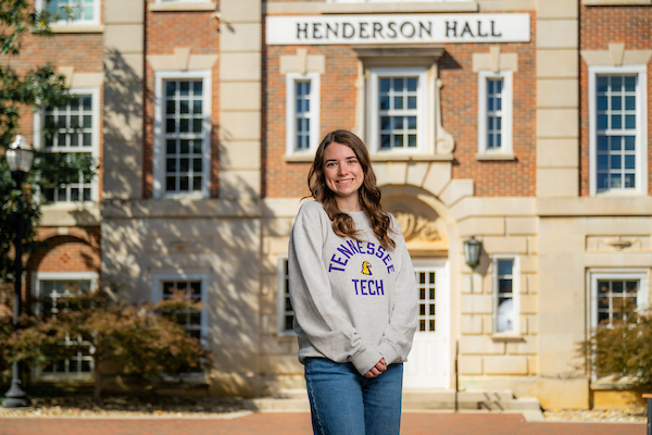 Grace Sloan in front of Henderson Hall.